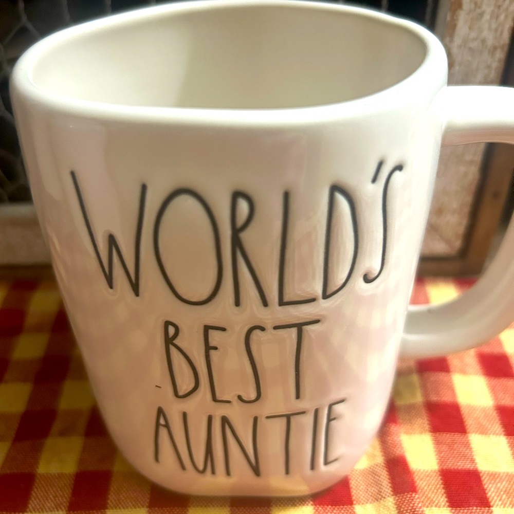 Rae Dunn Worlds Best Auntie mug